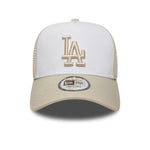 New Era League Essential trucker cap med Los Angeles Lakers logo i stone og hvid farve, justerbar snapback.