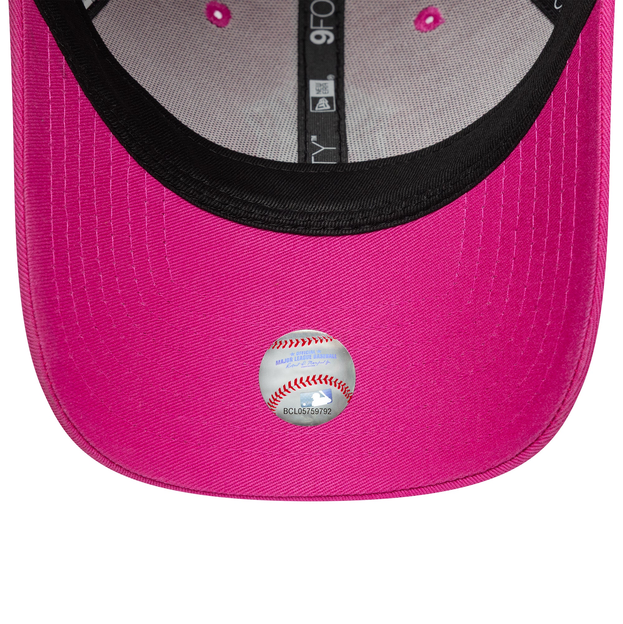 Pink New Era 9FORTY New York Yankees cap med team outline design på fronten.