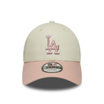 Dame New Era 9FORTY Los Angeles Dodgers kasket i let krom og pink farve med Dodgers logo og justerbart bånd