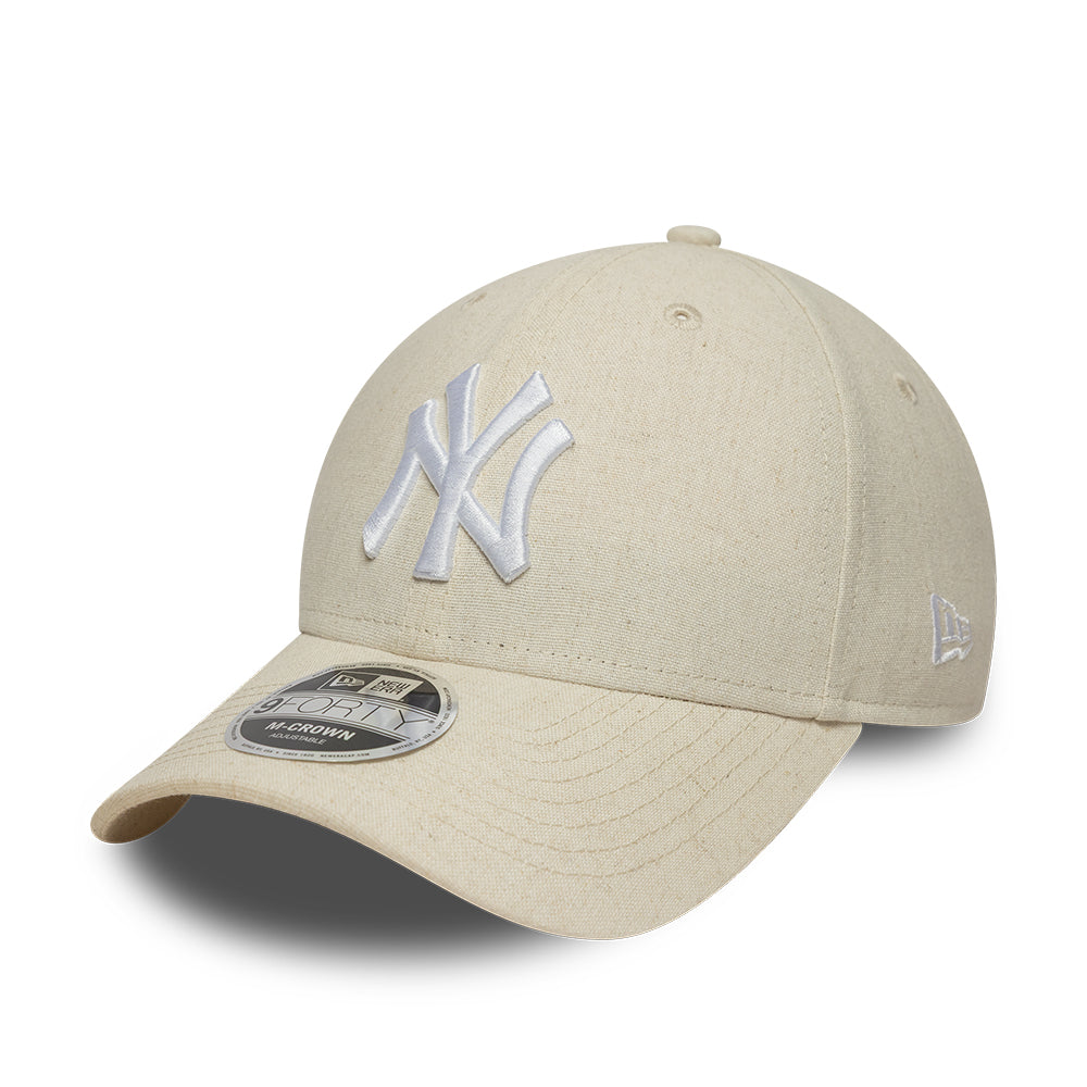 New Era 9FORTY M-CROWN New York Yankees kasket i linned med stenfarvet design, justeret pasform og logo foran