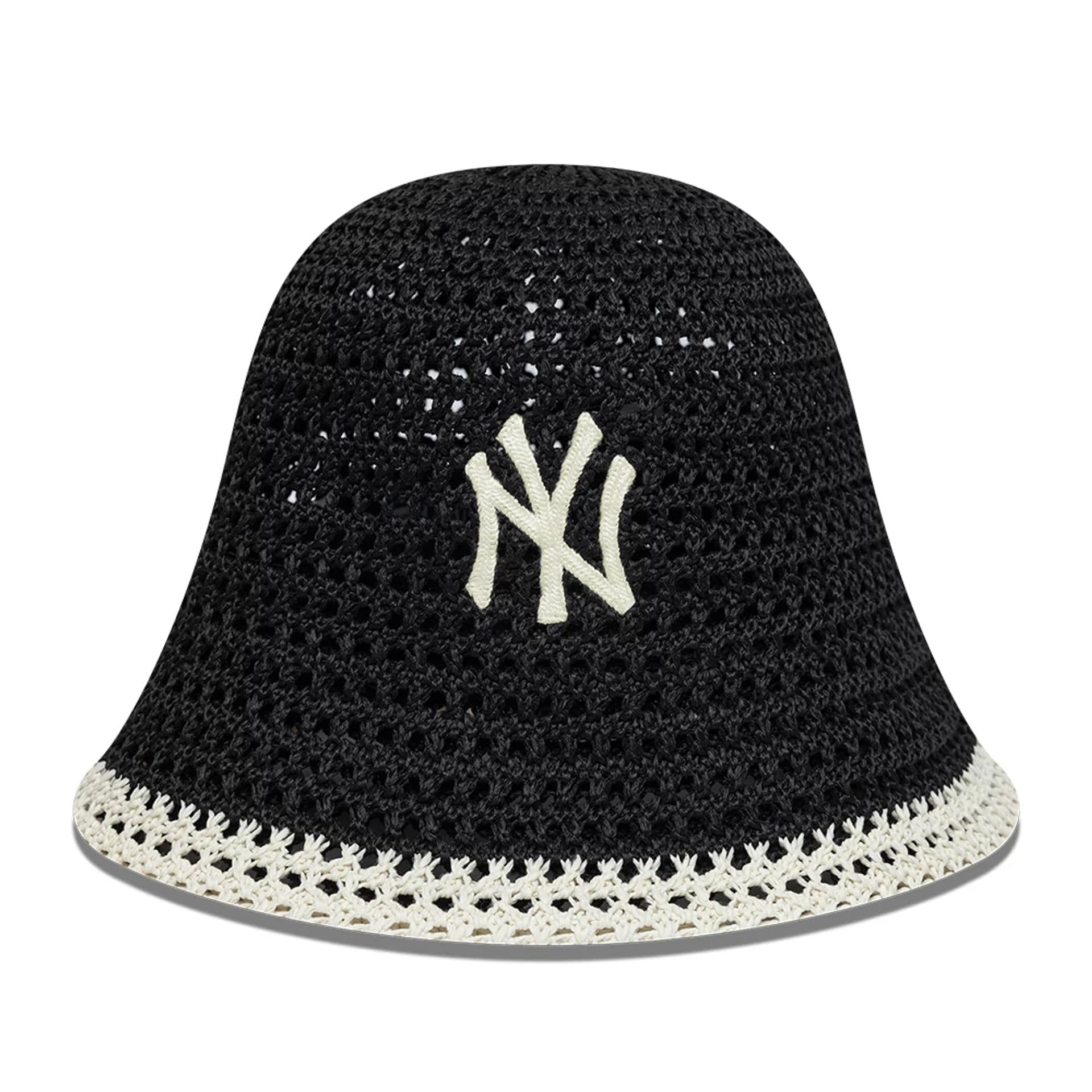 New Era New York Yankees dame strikket bucket hat i sort og hvid med logo, afslappet og stilfuld hovedbeklædning