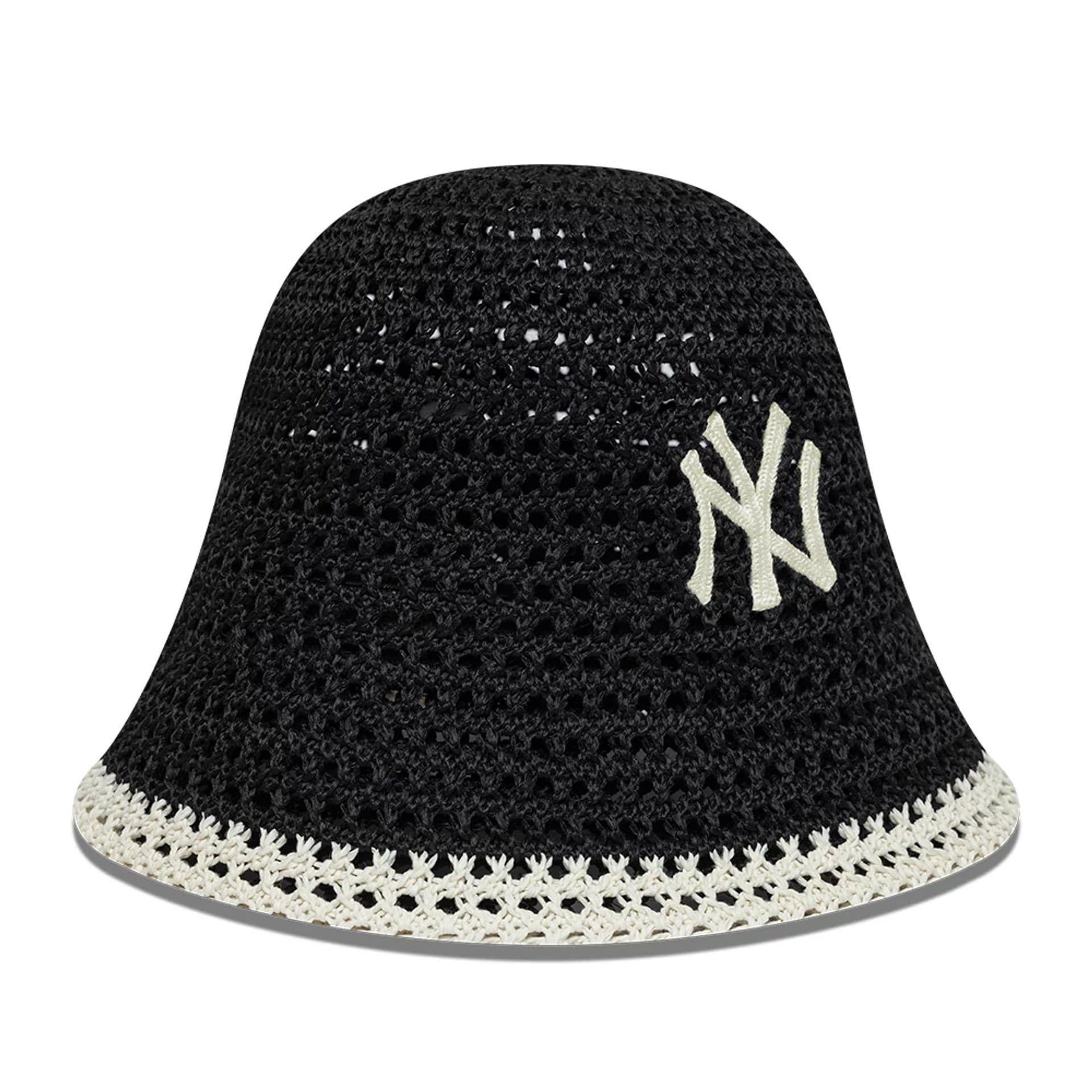 Sort og hvid New Era New York Yankees dames strikhatt med bredskygge og ribstrikket mønster, perfekt til udendørs brug