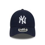 New Era 9FORTY M-CROWN New York Yankees Navy linen cap, blød og komfortabel med justerbar pasform, foran med Yankees logo.