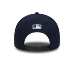 New Era 9FORTY M-CROWN Yankees cap i navy med linned, justeret pasform og synligt New York Yankees logo foran