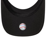 Sort New Era baseballkasket til kvinder med Yankees-logo, let ventilationsdesign og sportstil.