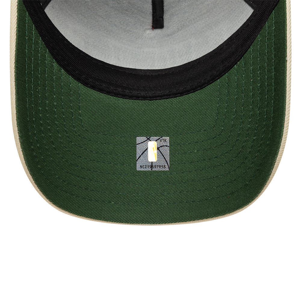 New Era 9FORTY E-Frame Chicago Bulls cap i mørkerød med logo og justerbar rem, sporty og stilfuld bycap.