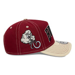 Dækkesæt med New Era 9FORTY E-Frame Chicago Bulls cap i mørkerød med byikon design og sportslogo.