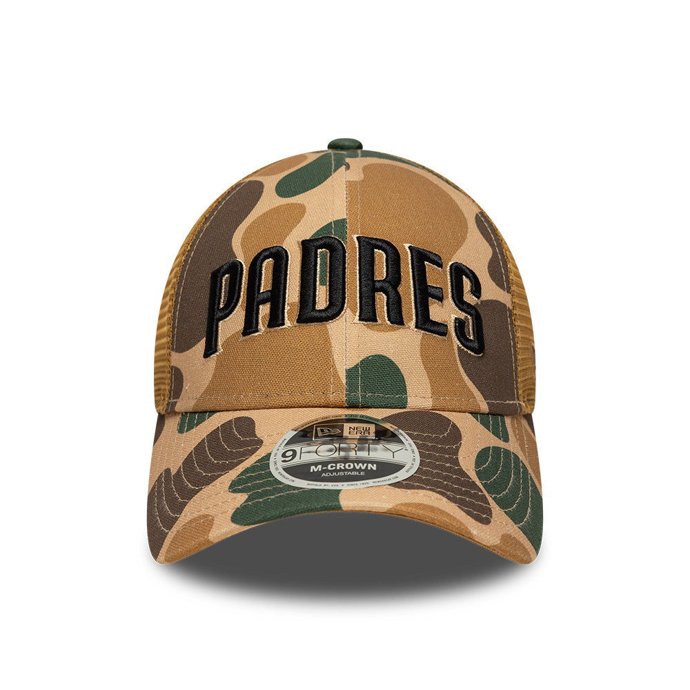 New Era 9FORTY M-CROWN San Diego Padres cap med beige camo mønster og logo, afslappet sportstil.
