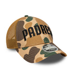 New Era 9FORTY M-CROWN San Diego Padres kasket i beige camo med ordmærke design, afslappet baseball cap.