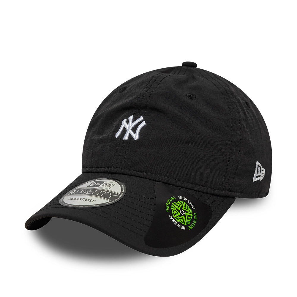 Sort New Era RECYCLED MINI 9TWENTY Yankees-kasket med grønne detaljer og logo, afslappet sportsstil.
