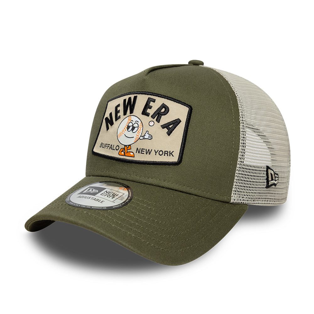 Oliven grøn New Era trucker cap med sommerpatch, justerbart design, for afslappet og stilfuldt udseende.