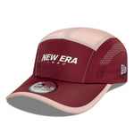 New Era farvet blok løbesko i mørkerød og pink med komfortabelt design og sporty udseende, perfekt til aktiv livsstil.