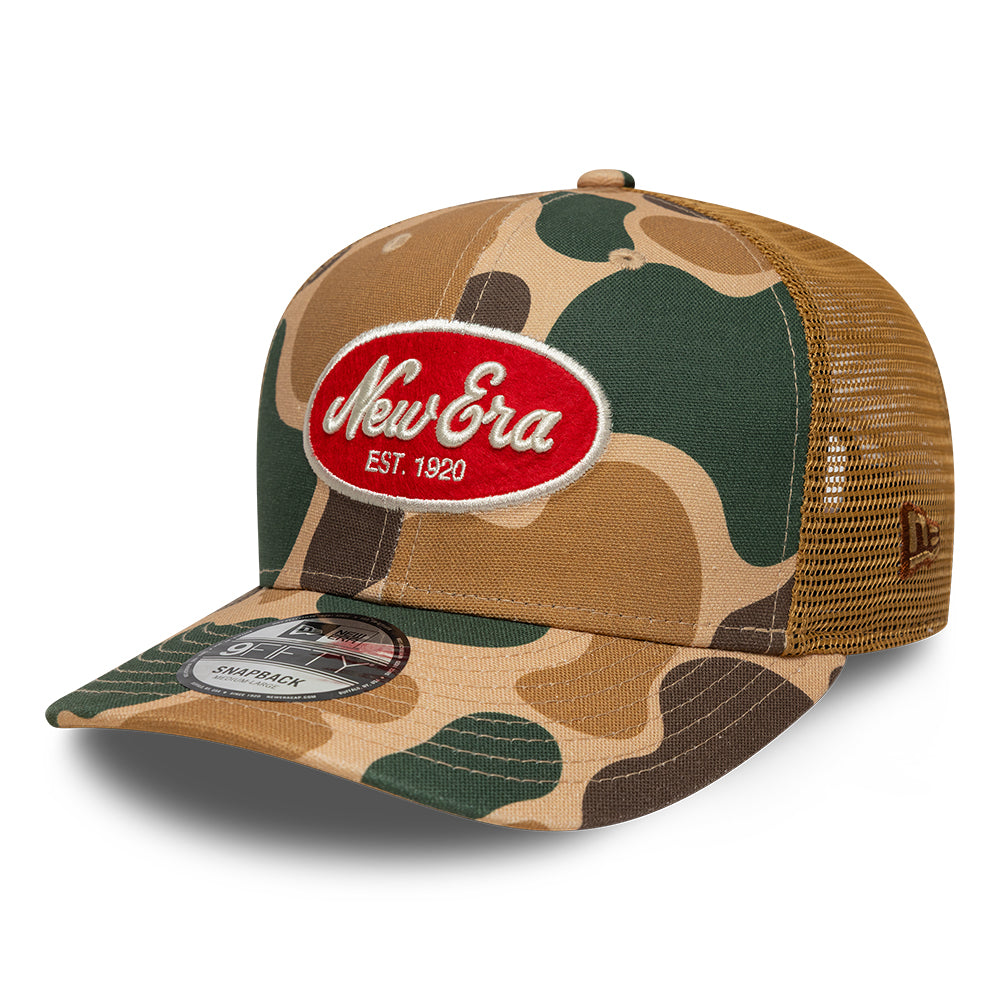 New Era 9FIFTY Trucker Cap i duck camo med netbag og justerbar rem, afslappet stil til udendørs brug.