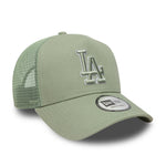Grøn pastel New Era A-Frame Trucker Cap med Los Angeles Lakers logo foran og mesh bagud.