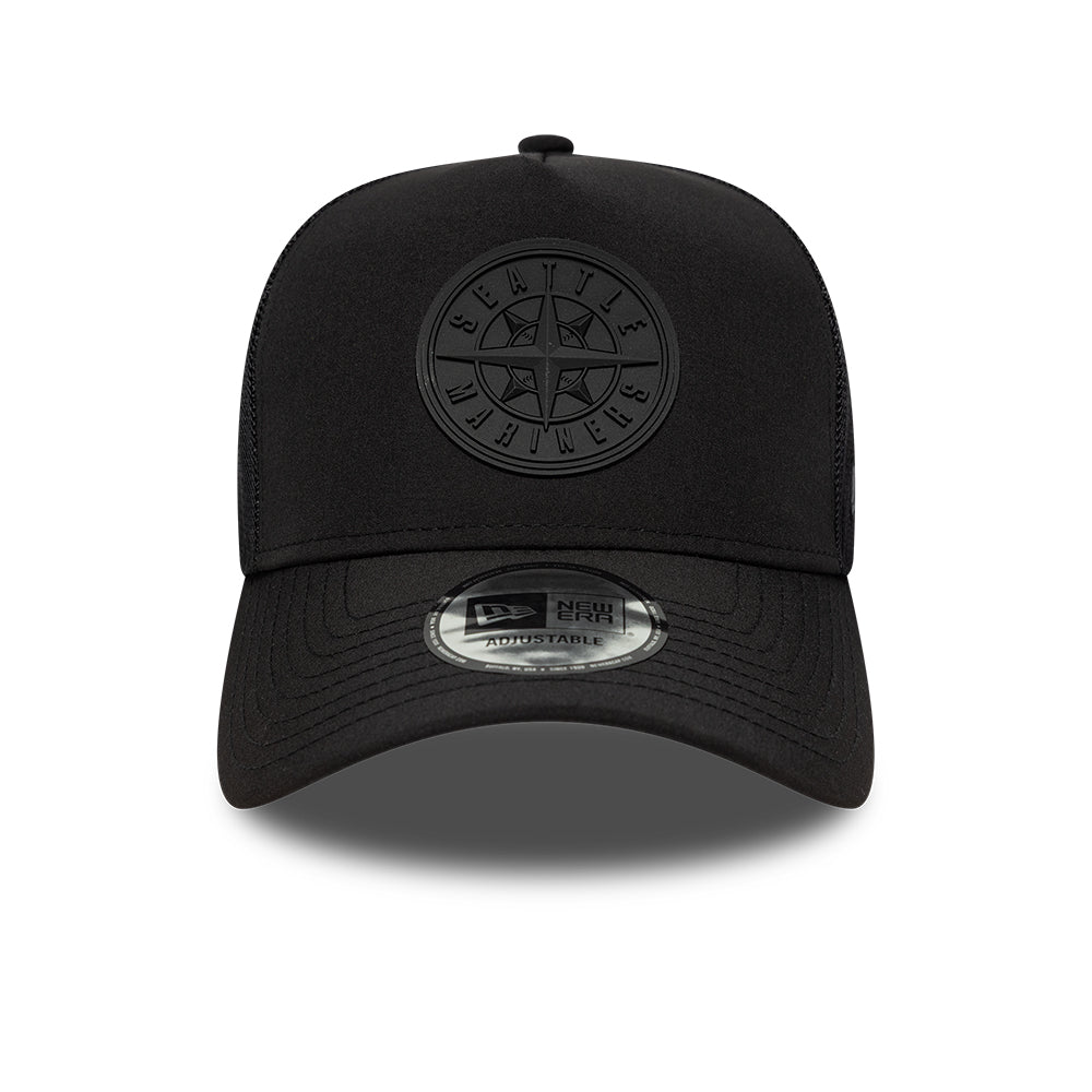 Sort New Era MLB sporttrucker cap med Seattle Mariners logo, justeret til en casual sportstil.