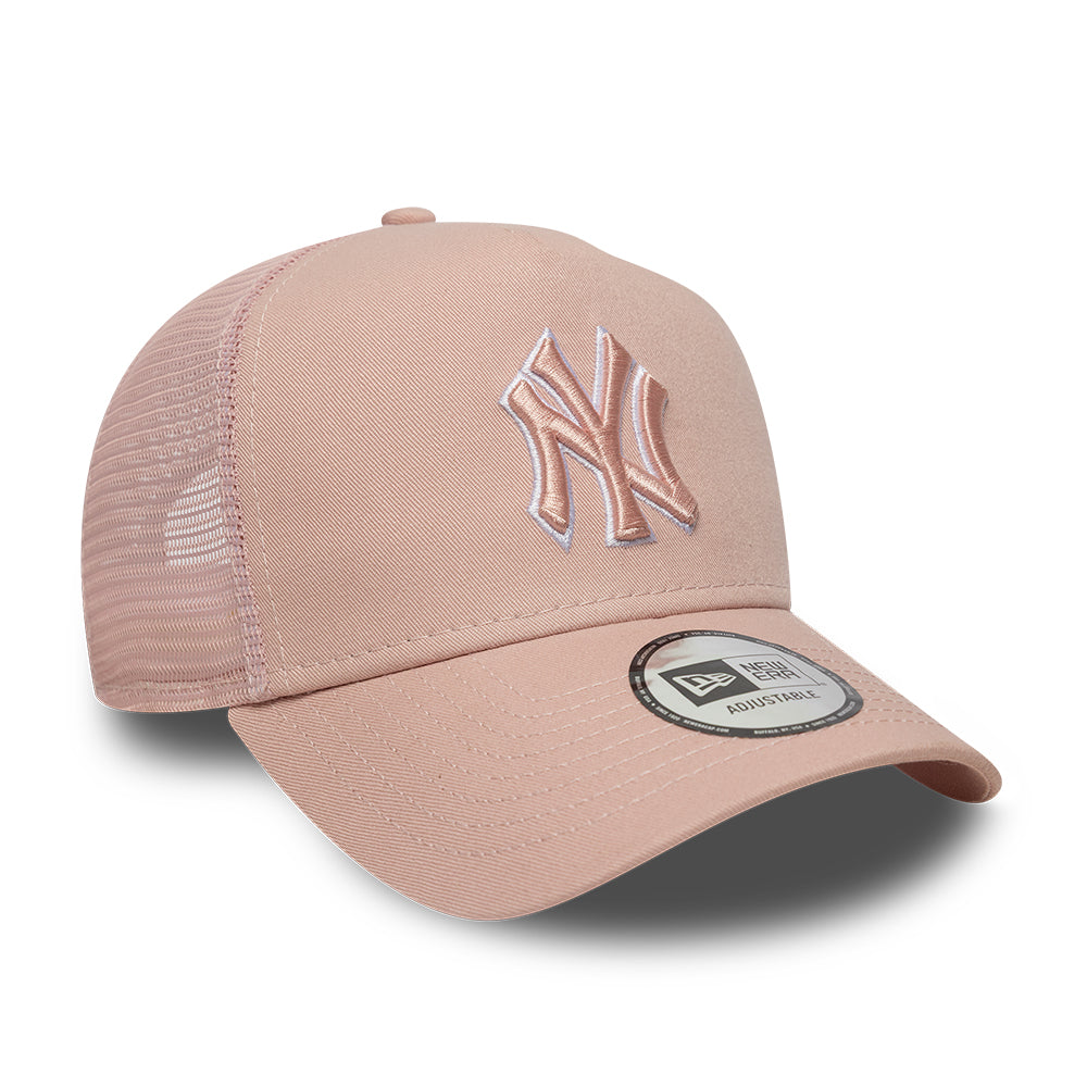 Pastel pink New Era A-Frame Trucker Cap med NY Yankees logo, casual sportsstil, foran set fra siden.