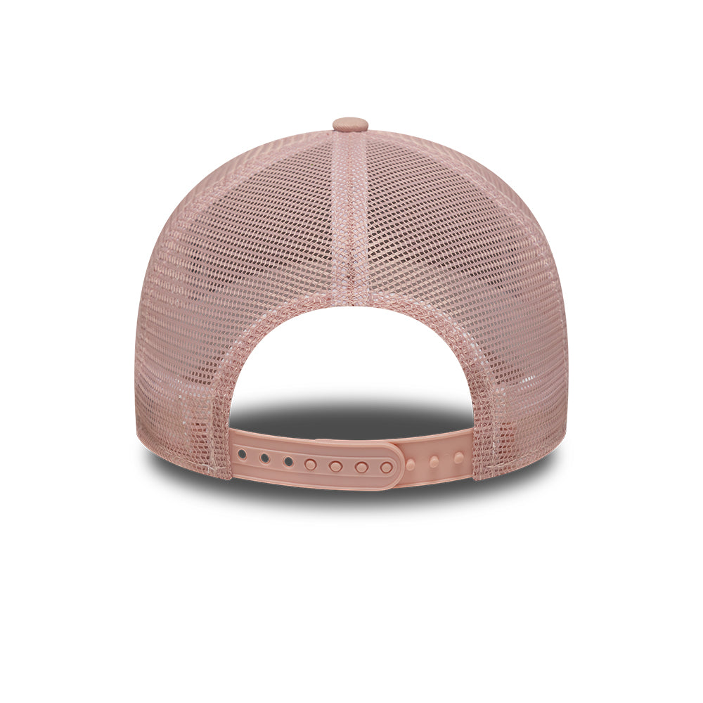 New Era Outline A-Frame Trucker Cap med New York Yankees logo i pastel pink, justerbar kasket til sport og fritid