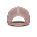 New Era Outline A-Frame Trucker Cap med New York Yankees logo i pastel pink, justerbar kasket til sport og fritid