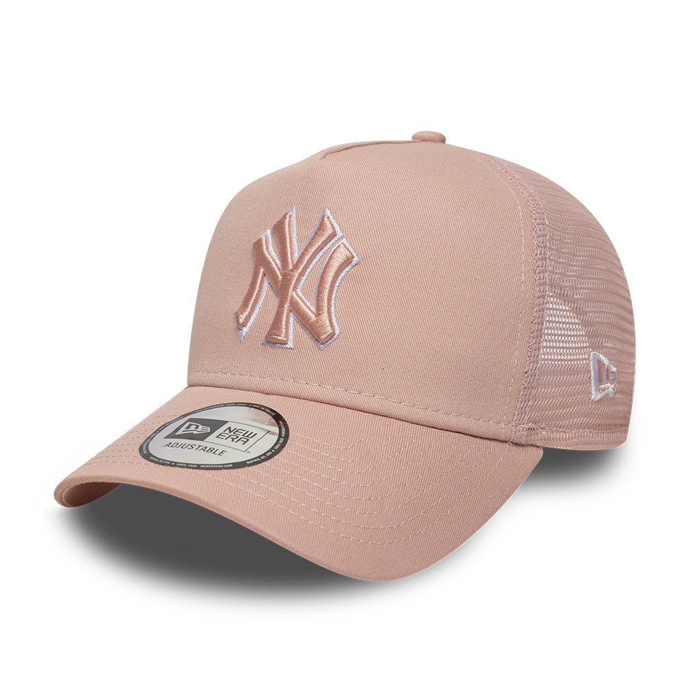 New Era A-Frame Trucker Cap med Yankees logo i pastel pink, casual sportscap med netbag og justerbar rem.