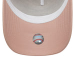 Pastel pink New Era A-Frame Trucker Cap med Yankees logo, klassisk og afslappet hovedbeklædning.