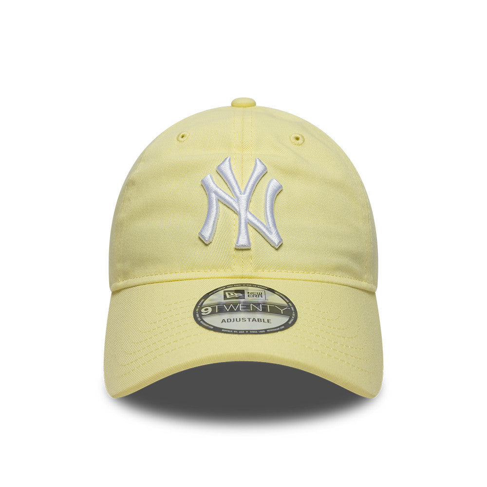 New Era New York Yankees 9TWENTY cap i pastel gul farve, afslappet stil, blødt stof og justerbar rem.