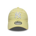 New Era New York Yankees 9TWENTY cap i pastel gul farve, afslappet stil, blødt stof og justerbar rem.