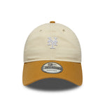 New Era New York Mets 9TWENTY mini cap i vasket stone og mørk beige med kontrastdetaljer, afslappet og stilfuld hovedbeklædning