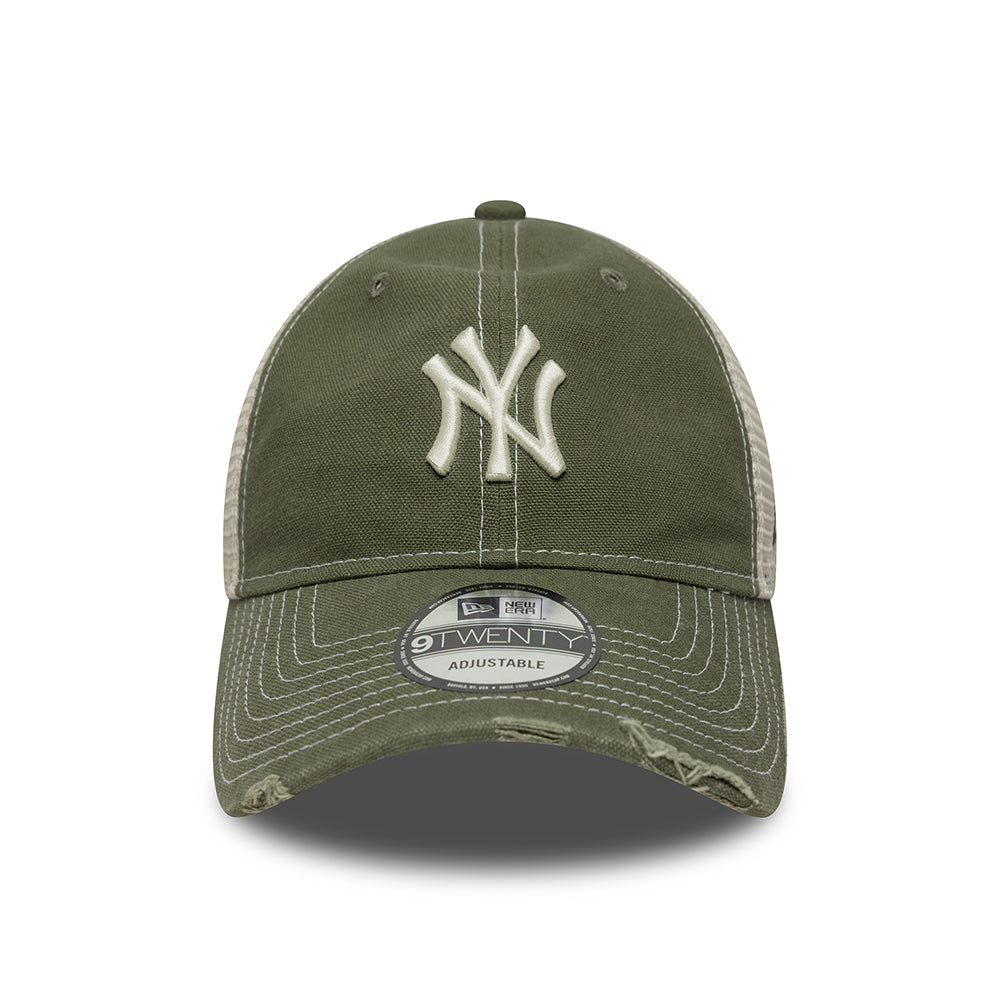 New Era New York Yankees canvas 9TWENTY trucker cap i olivenfarve med ventilationsnet og justerbart strop.