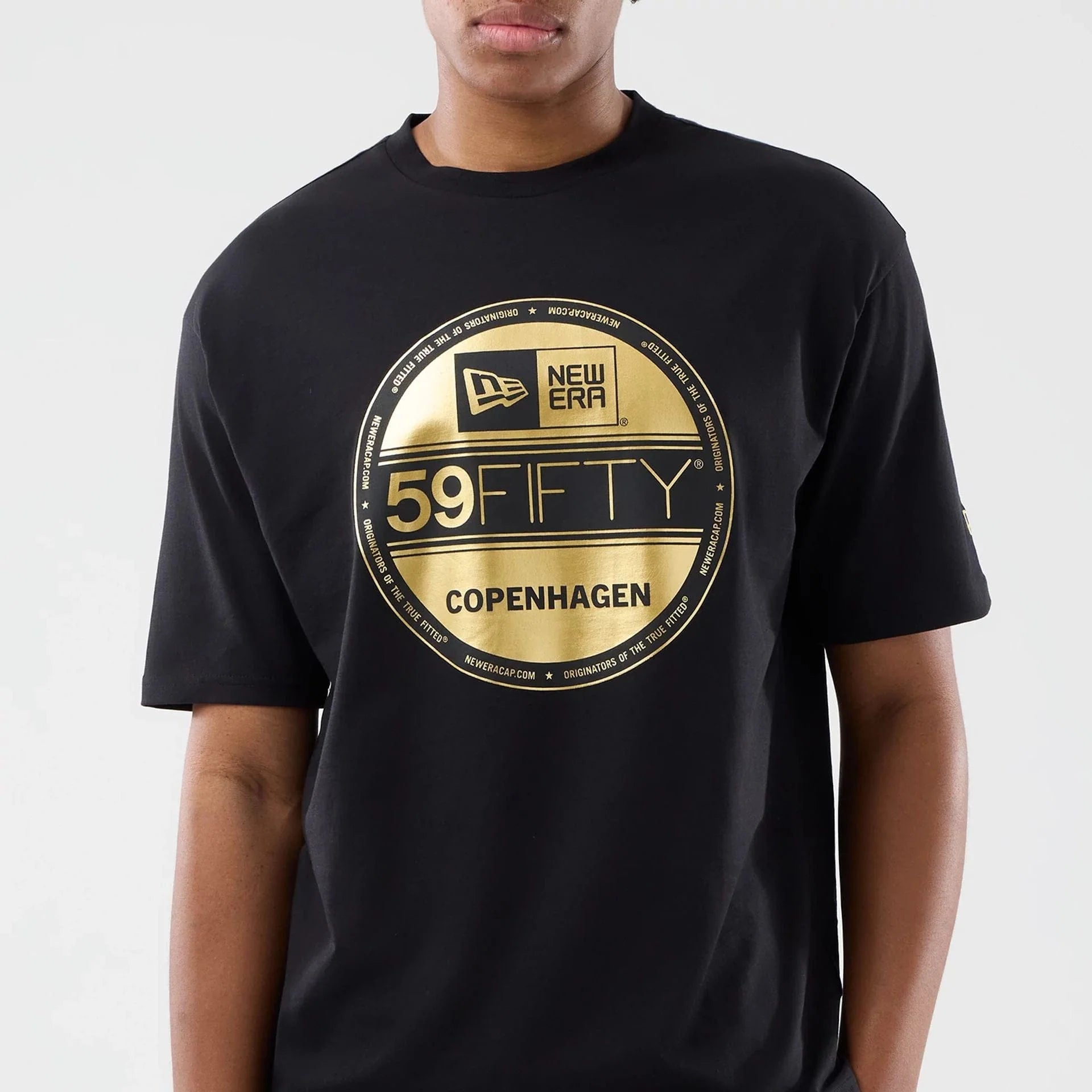 New Era - 59FIFTY COPENHAGEN STICKER TEE - Oversized - Black - Headz Up 