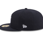 Navy New Era 59FIFTY cap med Jackie Robinson JRD og New York Yankees logo, synlig fra venstre side.