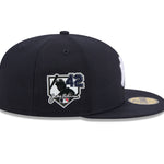 New Era 59FIFTY baseballkasket med Jackie Robinson JRD design, navy farve, til Yankees fans, synlig fra højre side.