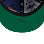 Navy New Era 59FIFTY cap med Jackie Robinson JRD og Yankees logo, flat front, justeret pasform, detaljeret syn.