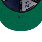 New Era 59FIFTY baseballkappe med Jackie Robinson JRD design i blå til Kansas City Royals, vises på billedet.