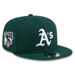 New Era 9FIFTY snapback cap med Oakland Athletics logo, sort og grøn, foran set fra side, afslappet sportstil