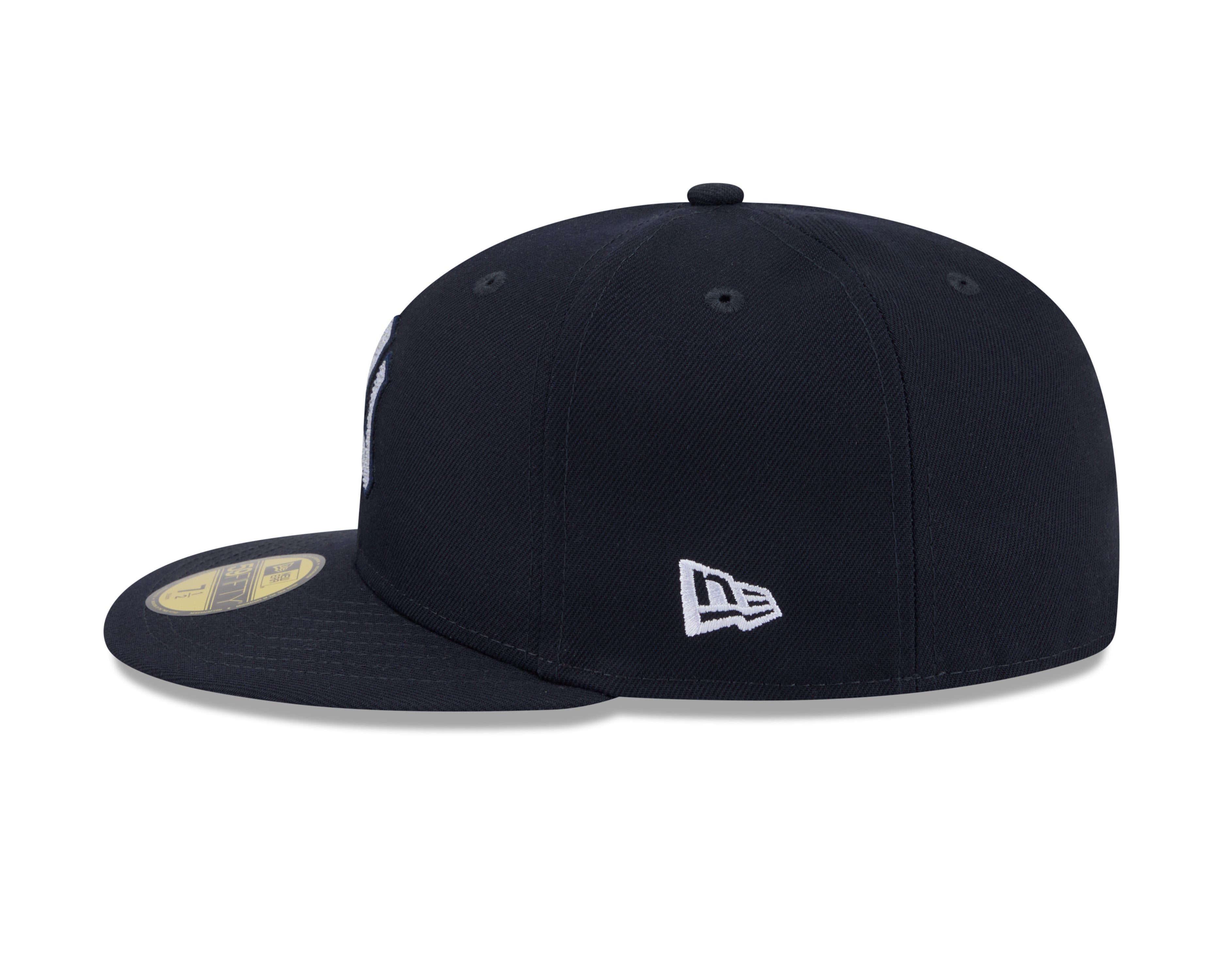 New Era 59FIFTY fitted cap med rhinestone badge og Yankees-logo set fra siden