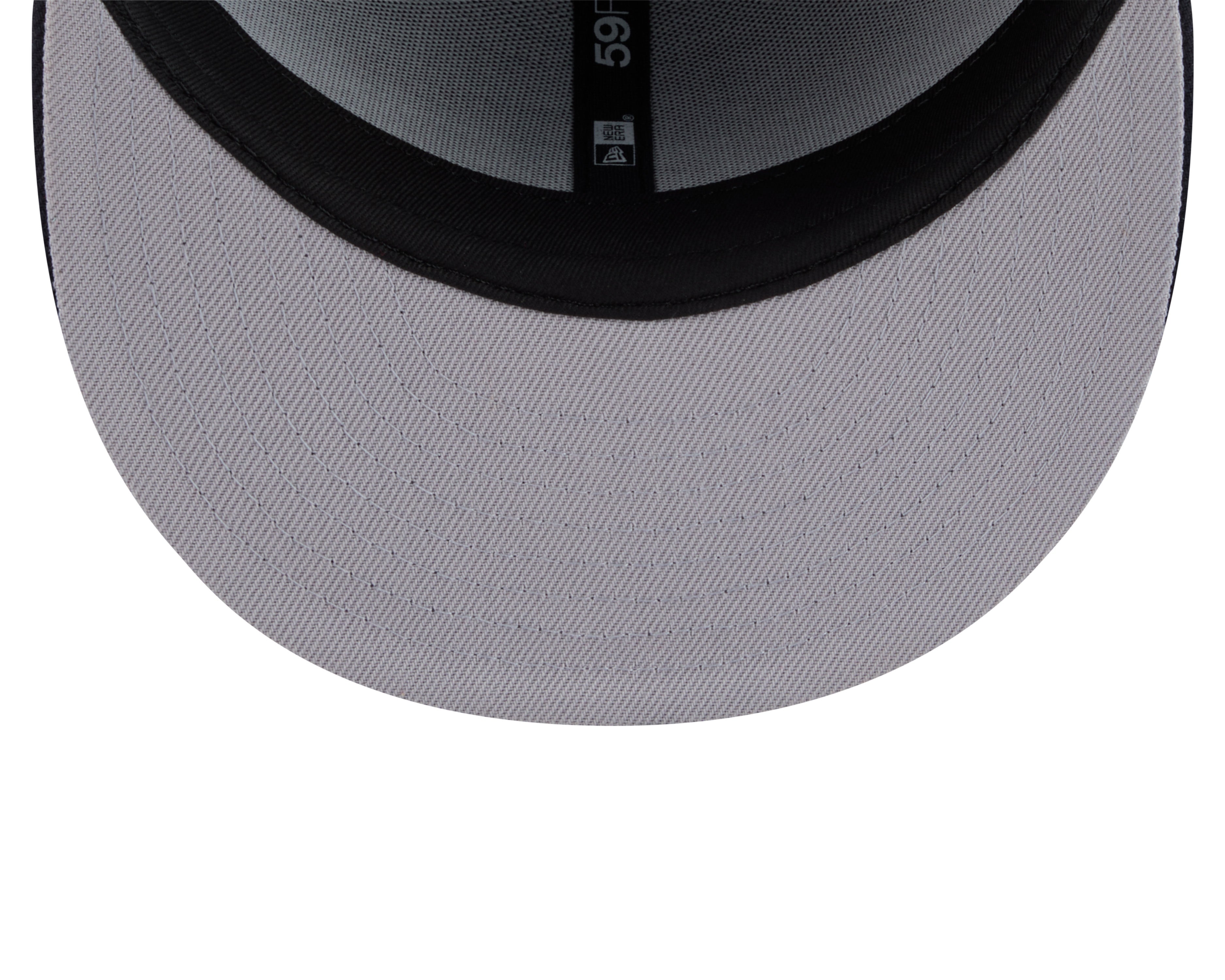 New Era 59FIFTY fitted cap med rhinestene-badge og Yankees-logo, sort med blå detaljer, tætvisning af design og tekstur.