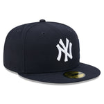 New Era 59FIFTY fitted Yankees cap i navy med side script, ikonisk baseball cap design og detaljeret logo.