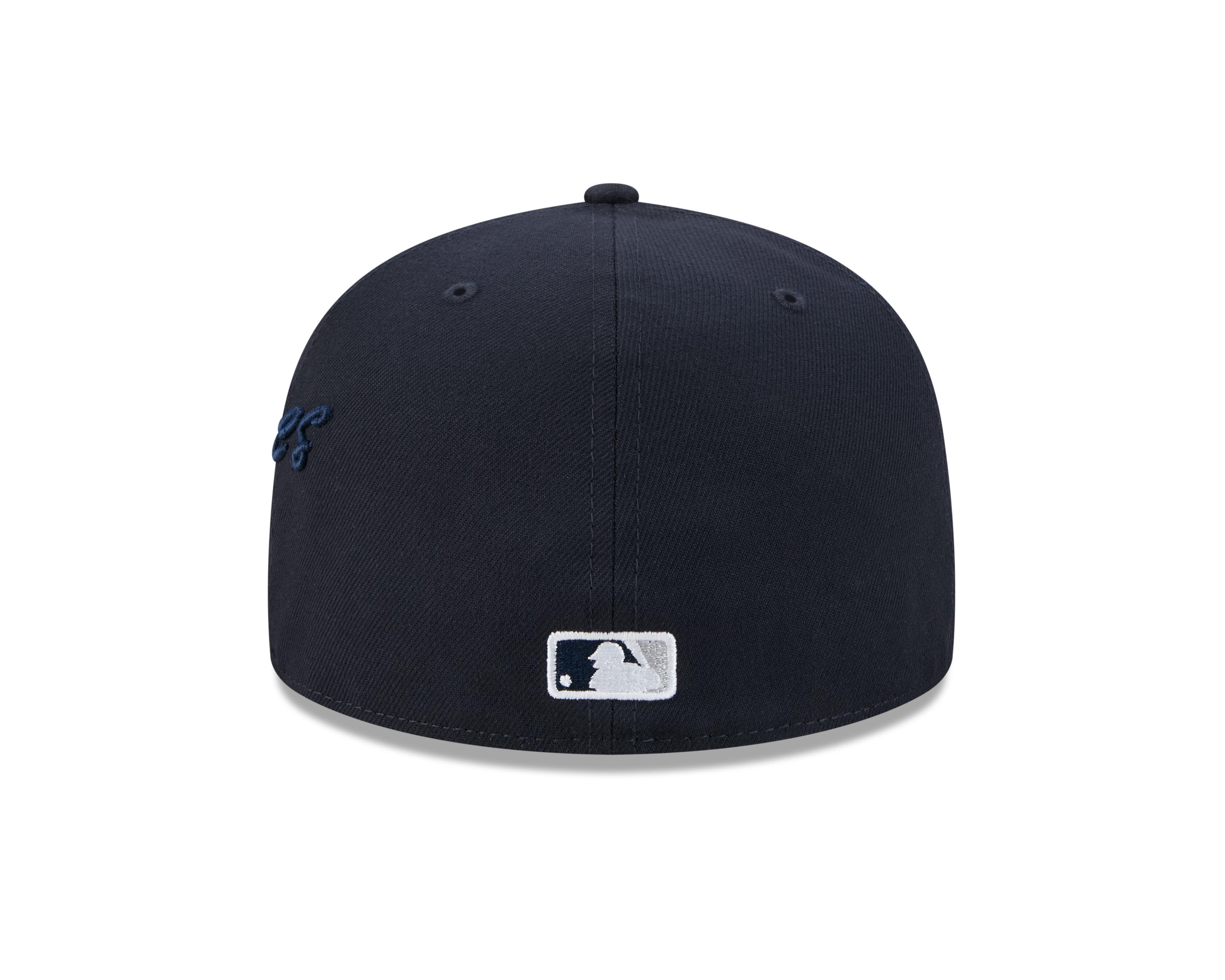 Navy New Era 59FIFTY fitted cap med side script og Yankees logo, foran view, sportstil.