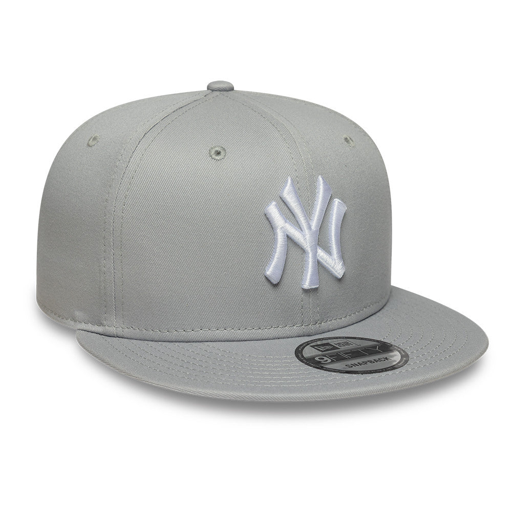 Grå og hvid New Era 9FIFTY Original Fit Yankees kasket set forfra, med logo og justerbar rem.