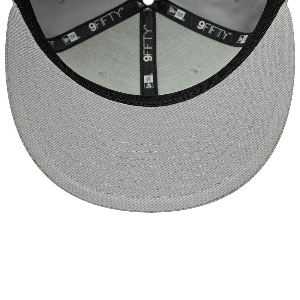 Grå og hvid New Era 9FIFTY Original Fit New York Yankees cap med flat top og justerbar rem foran