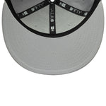 Grå og hvid New Era 9FIFTY Original Fit New York Yankees cap med flat top og justerbar rem foran