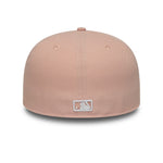 New Era 59FIFTY fitted cap med New York Yankees logo i pastel pink, sportlig baseballkasket med justerbar pasform