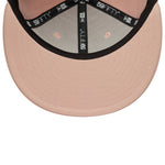 New Era 59FIFTY fitted cap med Yankees logo i pastel pink, sportlig og stilfuld baseballkasket.