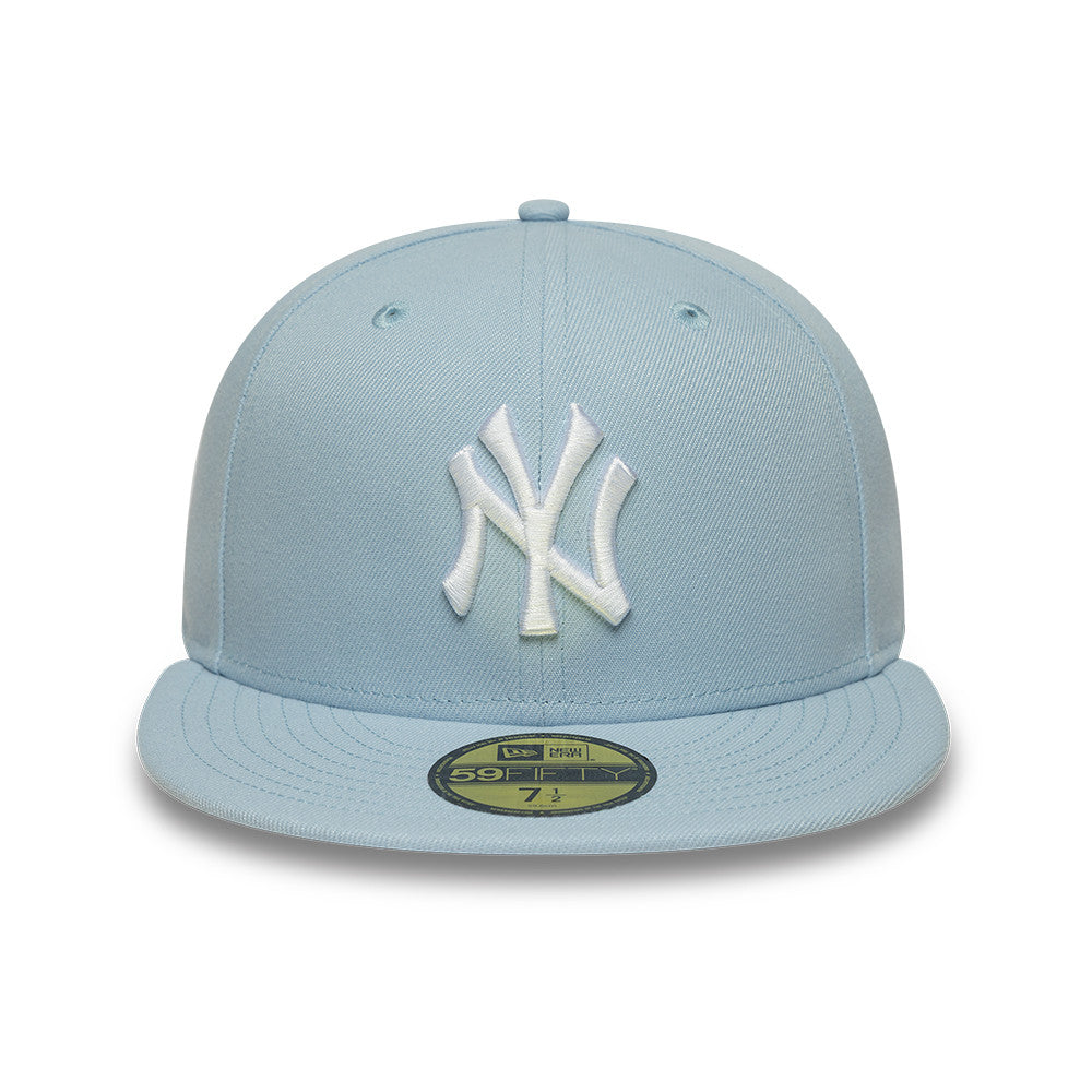 New Era 59FIFTY fitted Yankees cap i pastelblå med holdets logo, sporty og stilfuld baseballkasket.