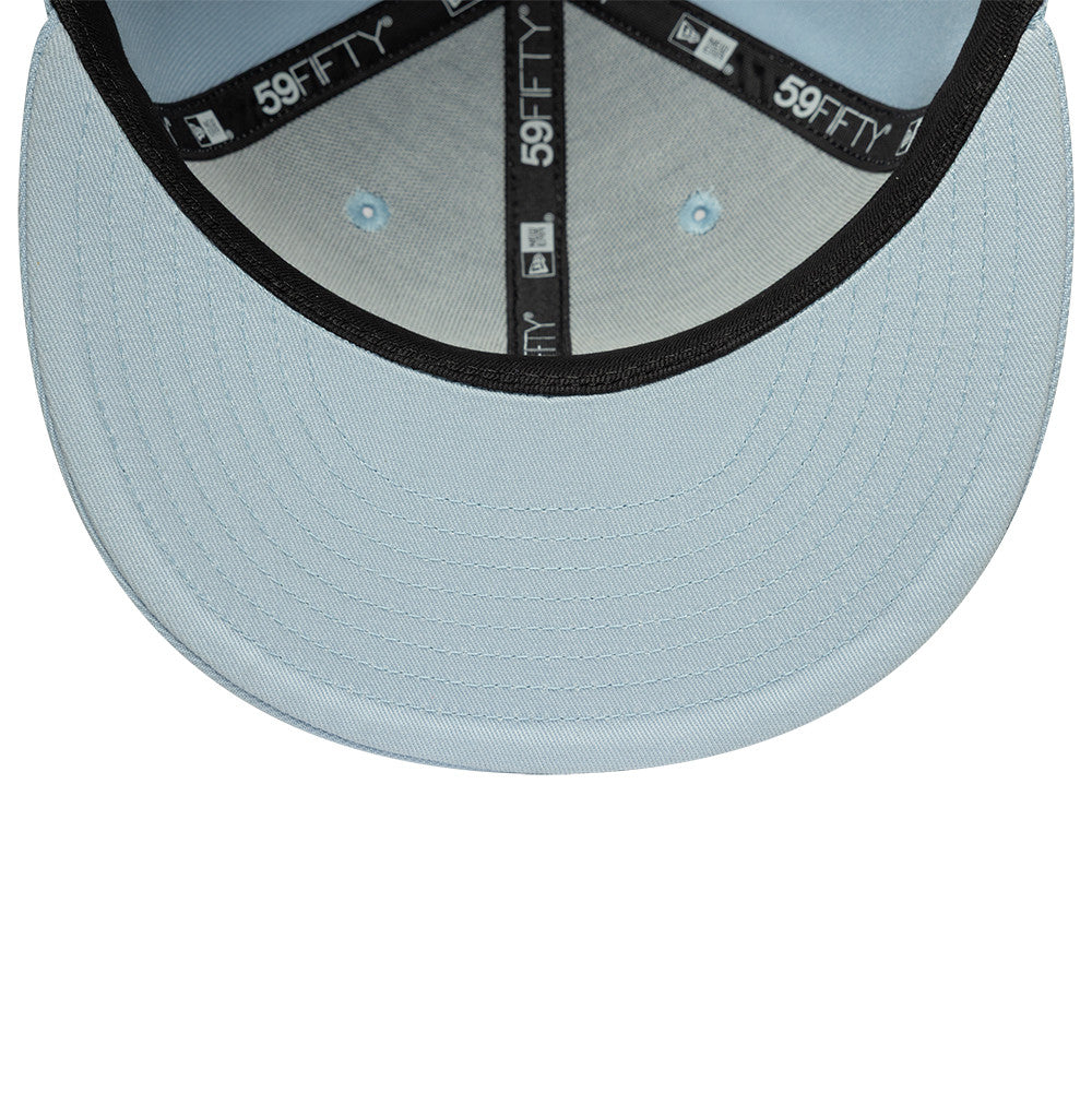 New Era 59FIFTY fitted Yankees cap i pastelblå med holdets logo foran, perfekt til baseballfans.