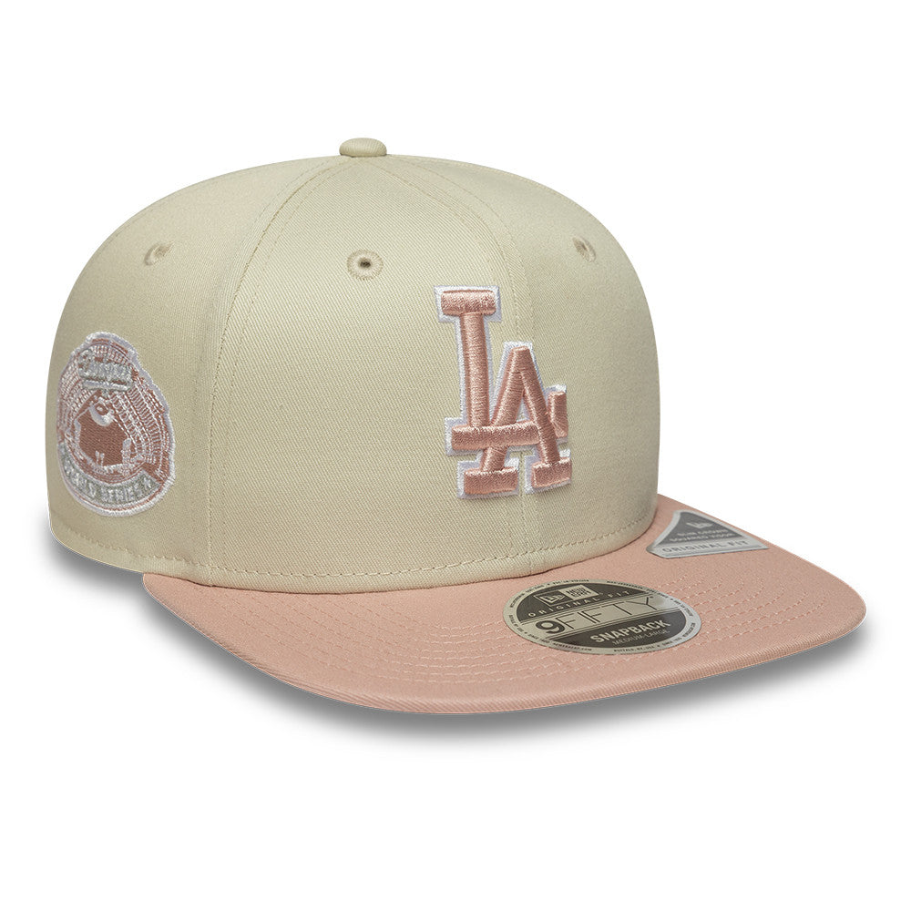 New Era 9FIFTY Los Angeles Dodgers cap med Cooperstown WS PATCH i chrome og pink farver, original fit, baseball kasket