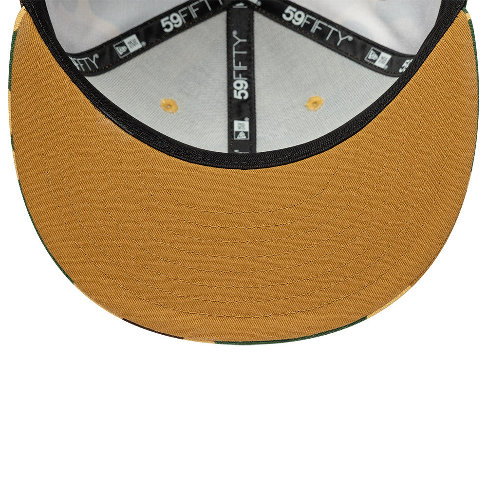 New Era 59FIFTY fitted cap med beige camouflage design og Yankees-logo, perfekt til sport og streetwear.