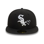 Sort New Era 59FIFTY fitted cap med Chicago Black Sox logo og hjerte-ikon i hvid og sort.