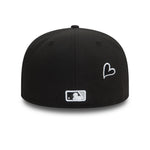 Sort New Era 59FIFTY fitted cap med Chicago Black Sox logo og hjerteikon, sort og hvid, for sport og street style