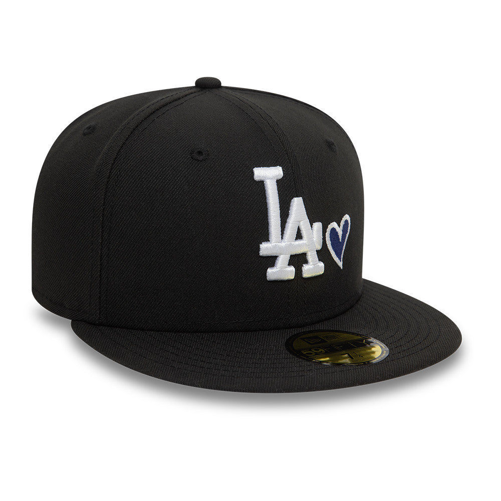 Sort og hvid New Era 59FIFTY fitted cap med Los Angeles Dodgers logo og hjerteikon, justerbar pasform, sportsstil.